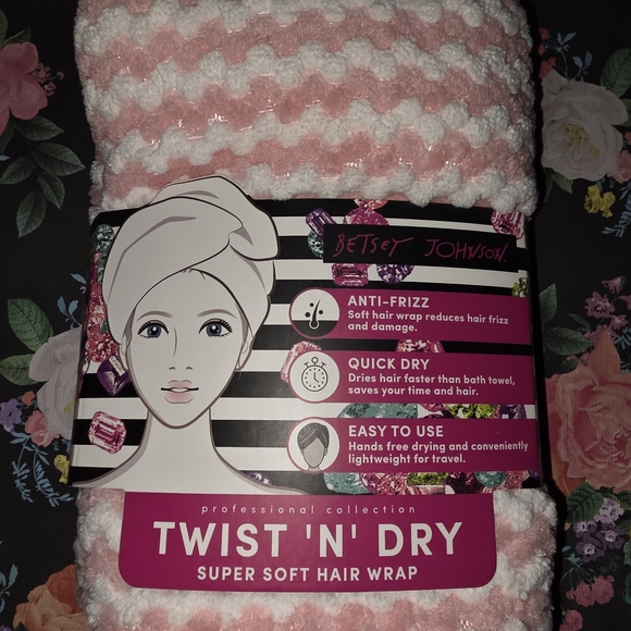 Betsey Johnson (3 Piece) Bundle - Picture 2 of 10